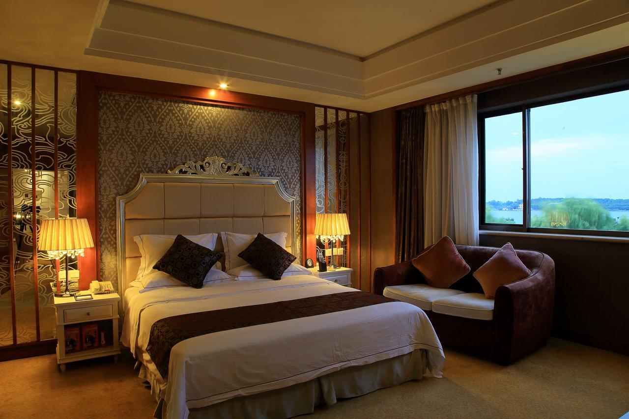 Country Garden Phoenix Hotel Jingmen Bagian luar foto