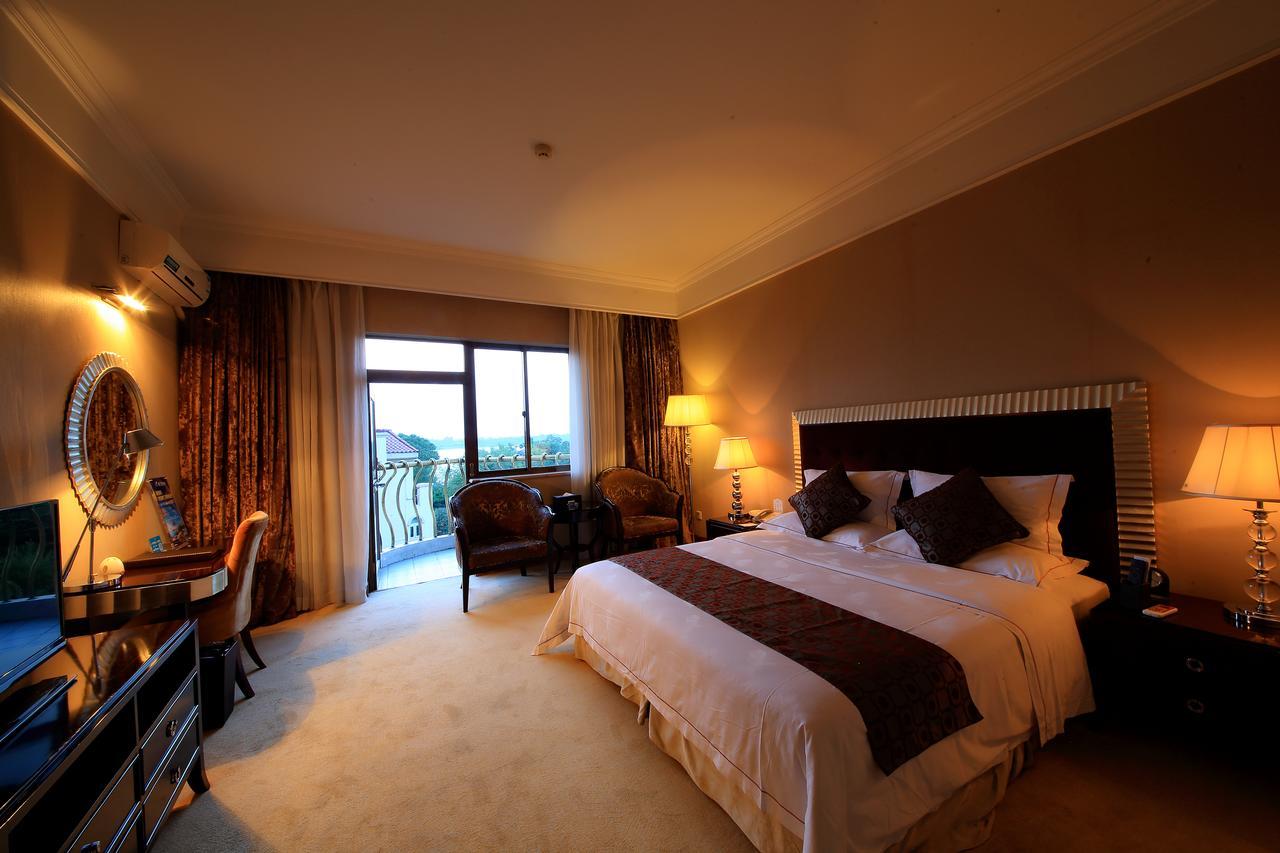 Country Garden Phoenix Hotel Jingmen Bagian luar foto